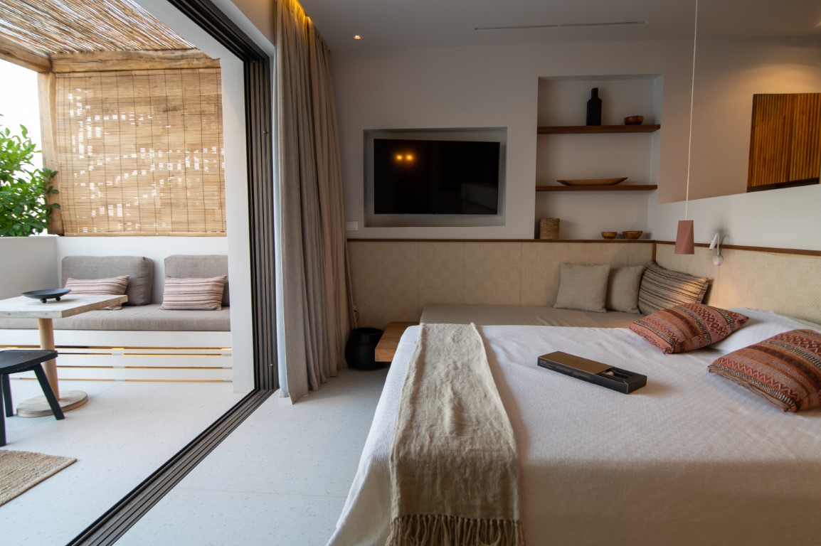 Amethyst Home Amethyst Indoors - Amethyst Home